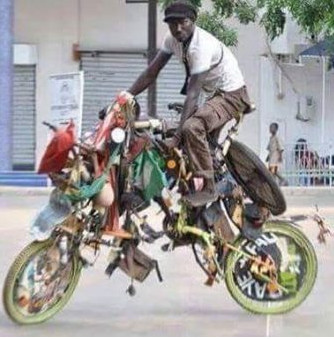Qui est Gaye Guèye alias Baye Fall ? : L’homme au vélo spectaculaire, comédien de la série Wiiri Wiiri