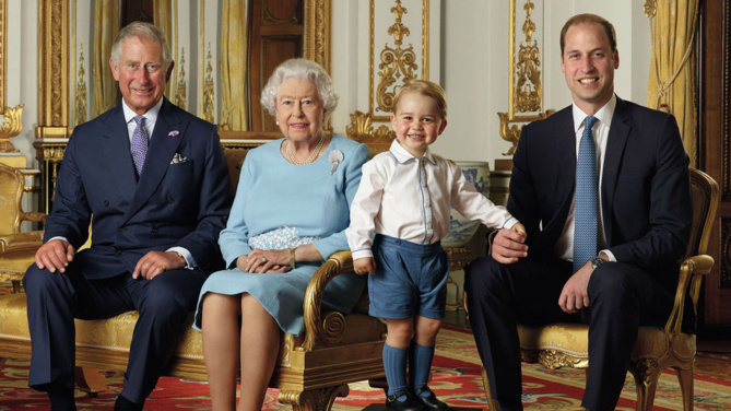 Le prince George toujours plus adorable dans un nouveau cliché officiel (Photo)