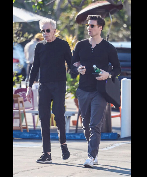 Scandale chez les stars / Un couple très discret : Calvin Klein, 81 ans, aperçu à Los Angeles avec son compagnon Kevin Baker, 35 ans