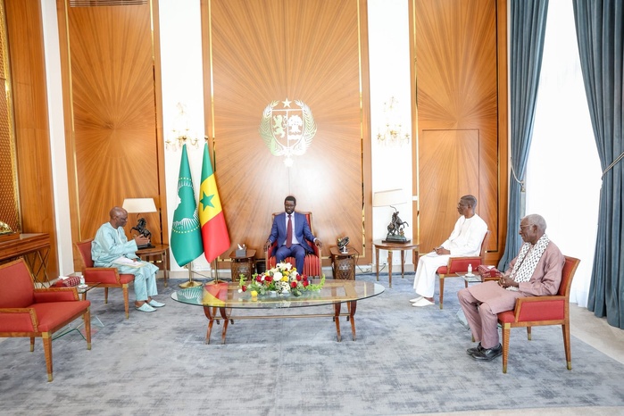 Diplomatie sénégalaise : Une matinée d’audiences stratégiques au Palais Diplomatie sénégalaise : Une matinée d’audiences stratégiques au Palais