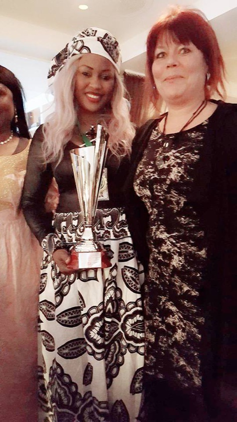 Photos-Gui-Gui toute heureuse après avoir reçu son trophée ''Lions of Africa'', à Oslo en Norvège
