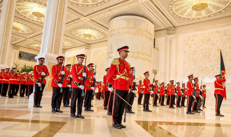 Le Président Faye reçu au Palais Bayan par l’Émir de l’État du Koweït Le Président Faye reçu au Palais Bayan par l’Émir de l’État du Koweït