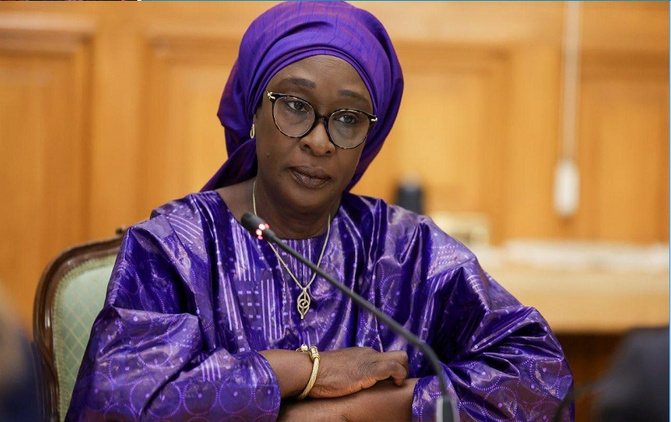 Yassine Fall, Ministre de la Justice, face à la presse