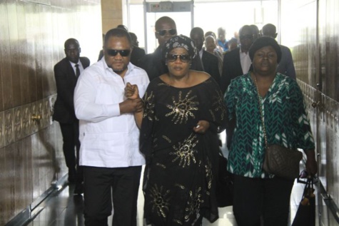Photos-Décès de Papa Wemba: arrivée de l'épouse du musicien à Abidjan