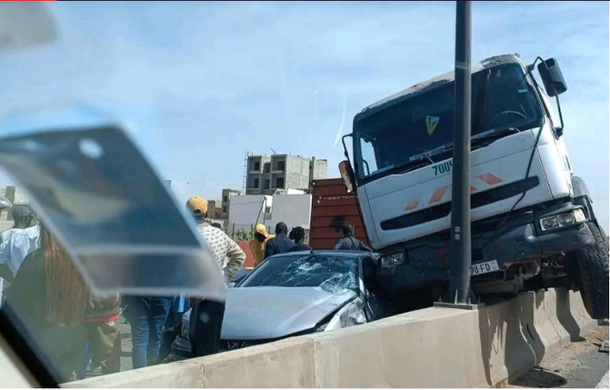 Accident à Rufisque : Un container tombe sur un véhicule…