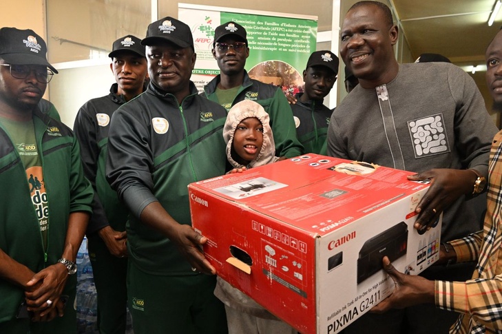 Photos / Journée internationale de la Douane, édition 2026 : l’Amicale des Inspecteurs et Officiers des Douanes ( AIOD) a procédé à une remise de dons au Centre Talibou Dabo et… Photos / Journée internationale de la Douane, édition 2026 : l’Amicale des Inspecteurs et Officiers des Douanes ( AIOD) a procédé à une remise de dons au Centre Talibou Dabo et…