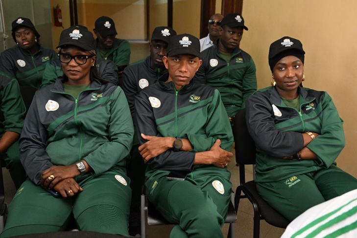 Photos / Journée internationale de la Douane, édition 2026 : l’Amicale des Inspecteurs et Officiers des Douanes ( AIOD) a procédé à une remise de dons au Centre Talibou Dabo et… Photos / Journée internationale de la Douane, édition 2026 : l’Amicale des Inspecteurs et Officiers des Douanes ( AIOD) a procédé à une remise de dons au Centre Talibou Dabo et…