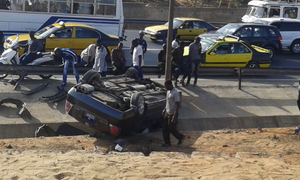 Echangeur de la  Patte d’Oie, en face de l’école Mariama Niasse : Un véhicule particulier se renverse et... 