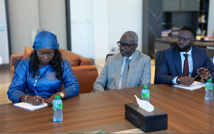 Photos : Le Premier ministre Ousmane Sonko a reçu les membres de l’OFNAC, ce lundi