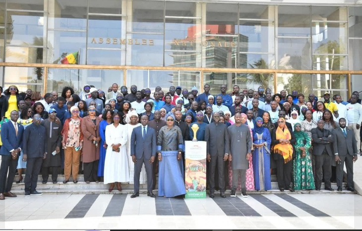 Photos : Présentation du trophée de la CAN au président de l'Assemblée nationale, El Malick Ndiaye