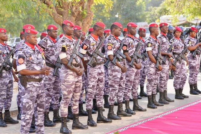 Ousmane Sonko en visite à la Police nationale : Un engagement renouvelé pour la sécurité Ousmane Sonko en visite à la Police nationale : Un engagement renouvelé pour la sécurité