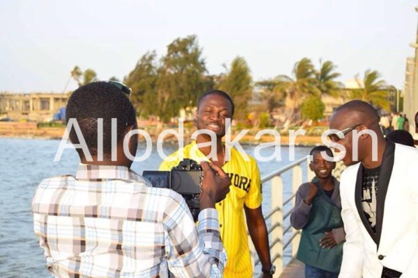 En pleine tournage, le rappeur Fata et Abdou Guité Seck préparent une surprise