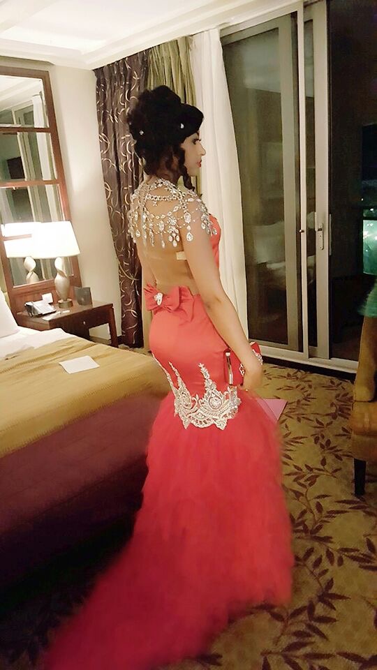 Sokhna Aidara dans sa sublime robe rouge pour le King Fahd Palace