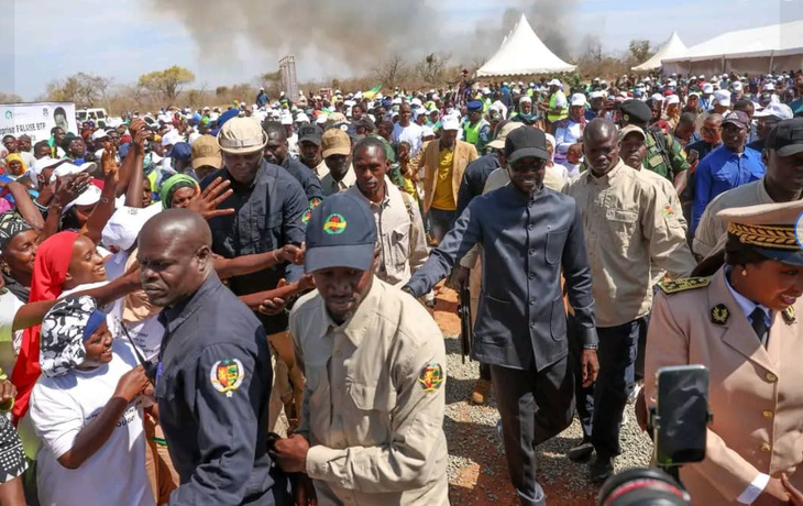 Salémata : Bassirou Diomaye Faye, a procédé à Salémata à la pose de la première pierre du Lycée Armée-Nation pour la Qualité et l’Équité (LYNAQE)