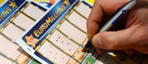 Elle donne 25 millions d'euros à ses proches... Ils ne lui parlent plus !