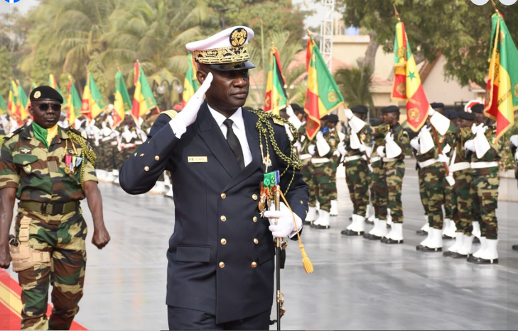 Le Vice-Amiral d’escadre Oumar Wade, officiellement installé dans ses fonctions de Chef d’état-major général des Armées (CEMGA) Le Vice-Amiral d’escadre Oumar Wade, officiellement installé dans ses fonctions de Chef d’état-major général des Armées (CEMGA)