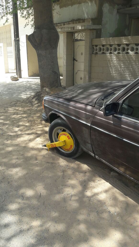 La mairie de Ouakam pose des sabots sur des voitures garées devant le domicile de leurs propriétaires