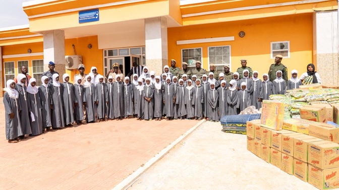Photos / Douanes-Populations : La Direction générale des Douanes vient en aide aux foyers religieux