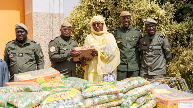 Photos / Douanes-Populations : La Direction générale des Douanes vient en aide aux foyers religieux