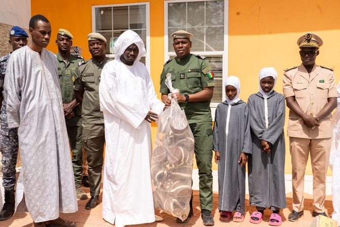 Photos / Douanes-Populations : La Direction générale des Douanes vient en aide aux foyers religieux