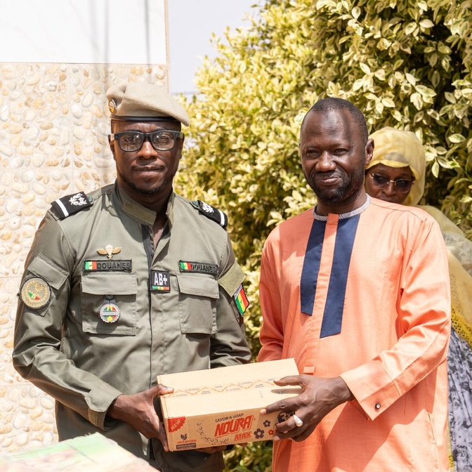 Photos / Douanes-Populations : La Direction générale des Douanes vient en aide aux foyers religieux