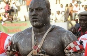 Le ministre des Sports Matar Bâ au chevet de Sa Cadior malade