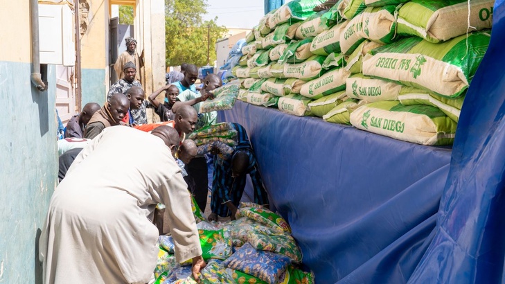 Photos / Douanes-Populations : La caravane ramadan 2026 des Douanes sénégalaises accueillie à Koki