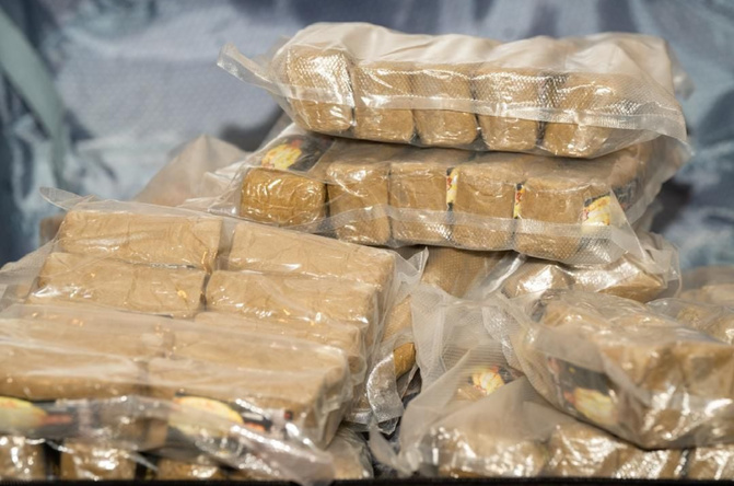 AIBD / Les Douanes ont saisi près de 30 kg de haschich : Deux individu arrêtés et mis à la disposition du parquet de Mbour