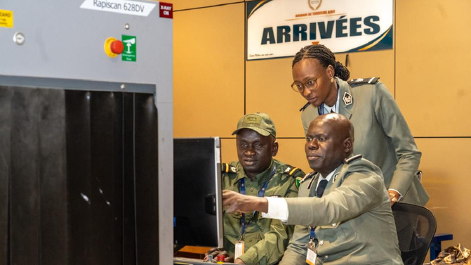 AIBD / Les Douanes ont saisi près de 30 kg de haschich : Deux individu arrêtés et mis à la disposition du parquet de Mbour