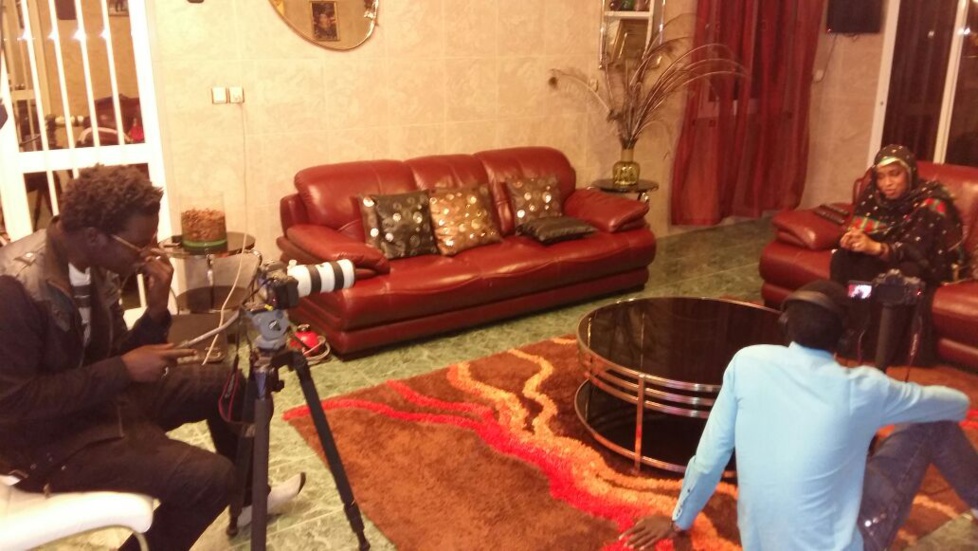 Le réalisateur Papis Niang Art bi mangeman  décroche une interview exclusive de Kiné Diouf Diaga la maman de Wally seck