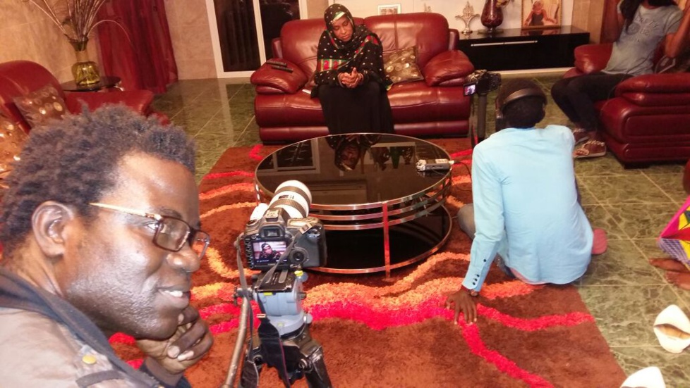 Le réalisateur Papis Niang Art bi mangeman  décroche une interview exclusive de Kiné Diouf Diaga la maman de Wally seck