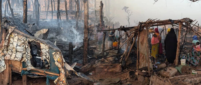 Un violent incendie réduit en cendres 19 cases à Kharakhéna