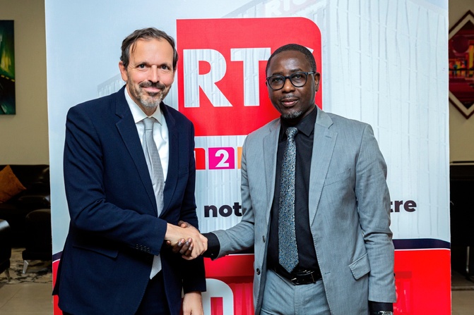 L’ambassadeur d’Allemagne en visite à la RTS, pour renforcer la coopération médiatique