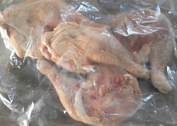 Denrées impropres à la consommation : Plus de 2 tonnes de cuisses de poulet saisies à Diamniadio
