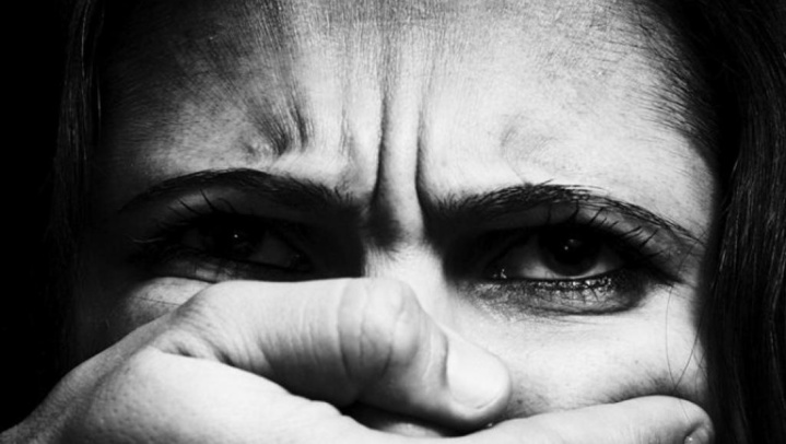 Chili : l’agression d’une femme par son mari indigne les réseaux sociaux