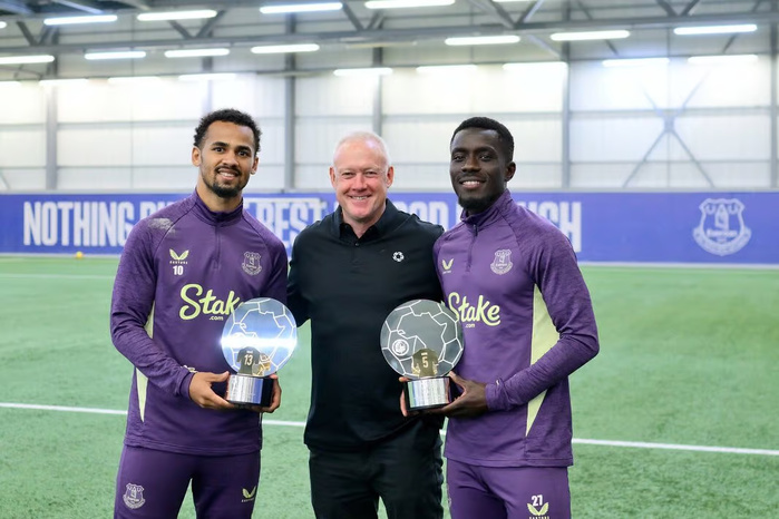 Angleterre : Les champions d’Afrique Gana Gueye et Iliman Ndiaye récompensés par l’association des footballeurs professionnels (PFA)