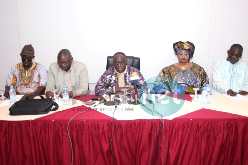 Revivez en images la conférence de presse de Me El Hadj Diouf