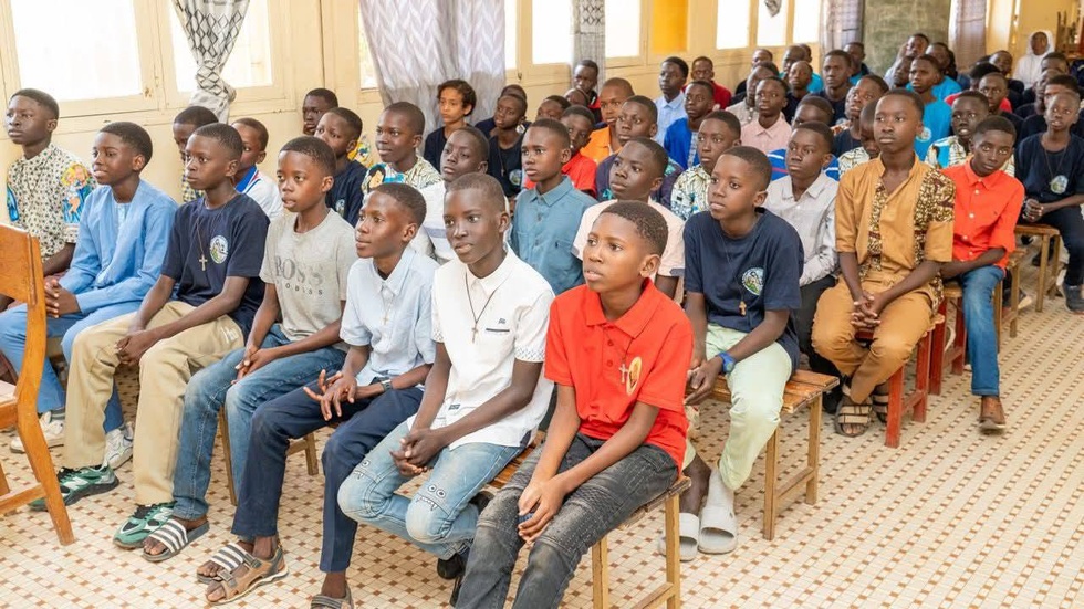 𝗗𝗼𝘂𝗮𝗻𝗲 - 𝗣𝗼𝗽𝘂𝗹𝗮𝘁𝗶𝗼𝗻𝘀: 𝗟𝗮 𝗗𝗶𝗿𝗲𝗰𝘁𝗶𝗼𝗻 𝗴é𝗻é𝗿𝗮𝗹𝗲 𝗱𝗲𝘀 𝗗𝗼𝘂𝗮𝗻𝗲𝘀 𝗮𝘂 𝗰𝗵𝗲𝘃𝗲𝘁 𝗱𝘂 𝗣𝗲𝘁𝗶𝘁 𝗦é𝗺𝗶𝗻𝗮𝗶𝗿𝗲 𝗱𝗲 𝗡𝗴𝗮𝘇𝗼𝗯𝗶𝗹