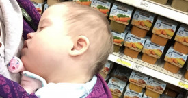 Dans un magasin, une femme fait une remarque déplacée à propos de son enfant. Sa réponse est parfaite!