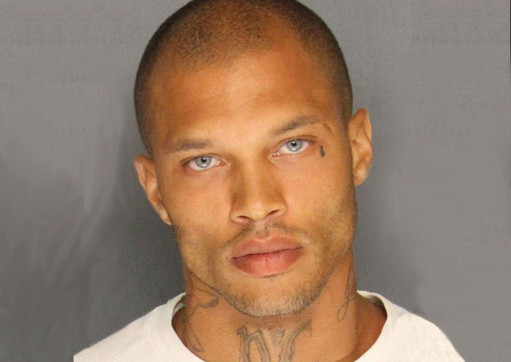 Grâce à son sublime "mugshot", cette délinquante fait sensation sur la toile
