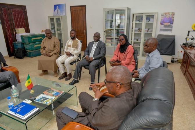 Dakar : Le Lycée Maurice Delafosse, fer de lance de la formation technique sous l'œil du Ministre Amadou Moustapha Ndieck Sarré Dakar : Le Lycée Maurice Delafosse, fer de lance de la formation technique sous l'œil du Ministre Amadou Moustapha Ndieck Sarré