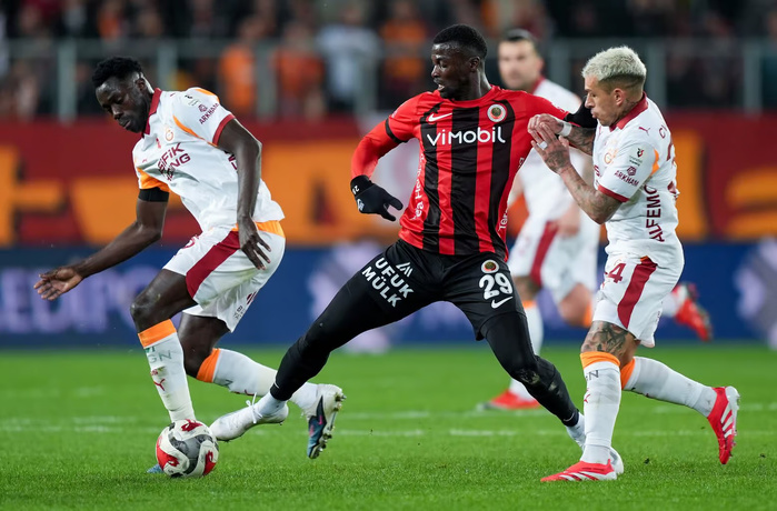Turquie : Mbaye Niang retrouve le sourire, mais Ismail Jakobs et Galatasaray s'imposent