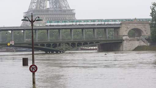 Le niveau de la Seine inquiète les Parisiens