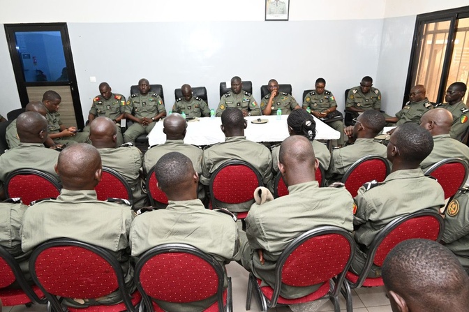 Tournée du Directeur général des Douanes : à Kidira, cap sur la coopération et la performance Tournée du Directeur général des Douanes : à Kidira, cap sur la coopération et la performance