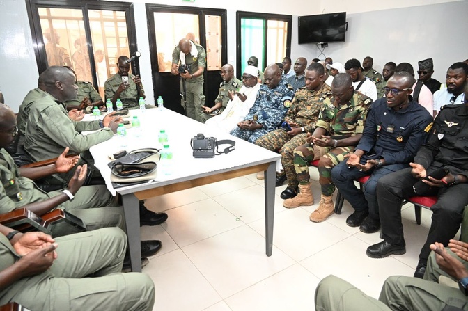 Tournée du Directeur général des Douanes : à Kidira, cap sur la coopération et la performance Tournée du Directeur général des Douanes : à Kidira, cap sur la coopération et la performance