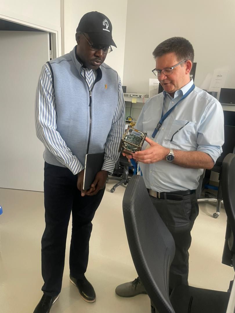 Visite du Directeur Général de la SONAGED SA (www.sonaged.sn) au Centre Spatial de l’Université de Montpellier (CSUM) :