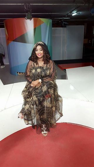 Aicha Diouf de la 2Stv en toute beauté dans cette tenue traditionnelle