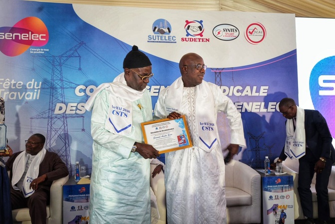 Samuel A. Sarr honoré par les travailleurs de la Senelec