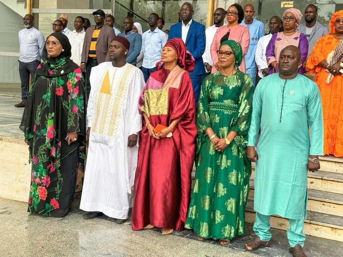 Levée des couleurs : un moment de communion nationale à l’Assemblée