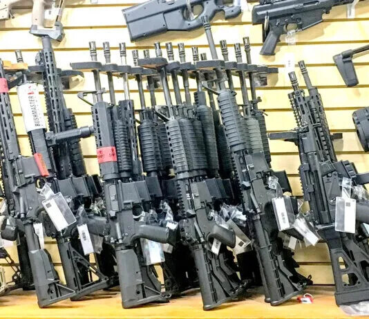 Marché d’armement de 45 milliards FCFA : deux inculpations et un mandat d’arrêt international requis